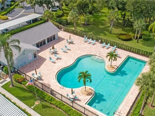 185 Grand Oaks Way, Naples, FL