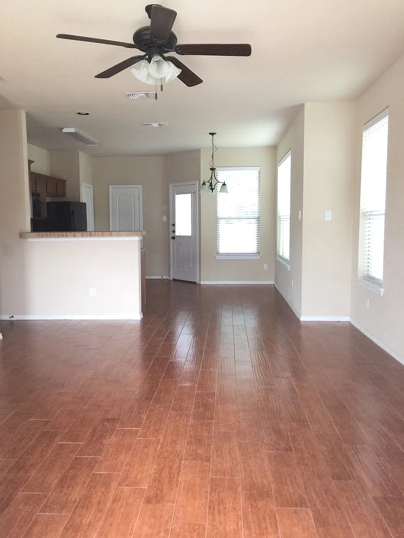 Available Now! Beautiful 3 Bedroom Duplex Located In New Braunfels, Texas! — Photo 2