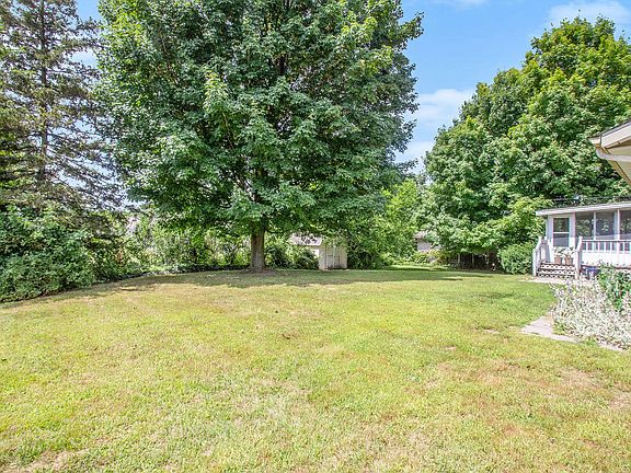2nd image of 1087 Eastmont Dr SE