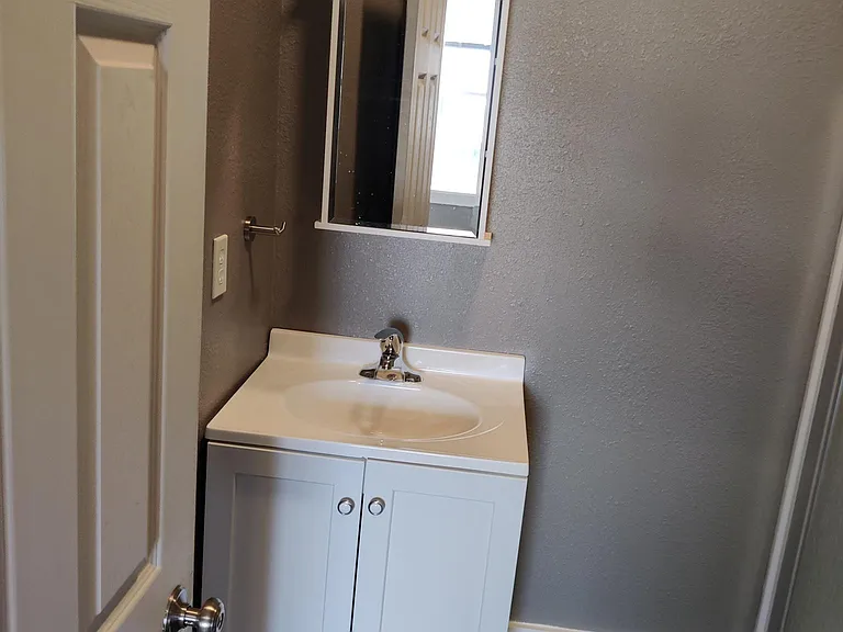 401 E Erie St #3 — Photo 3