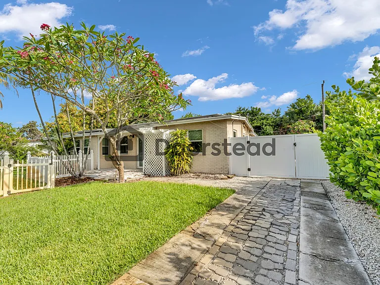 1837 NE 48th Ct — Photo 40
