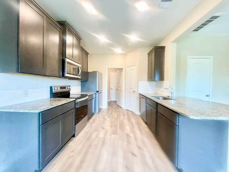 1702 Sandalwood Way — Photo 9