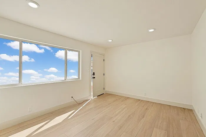 5250 14th Ave #2