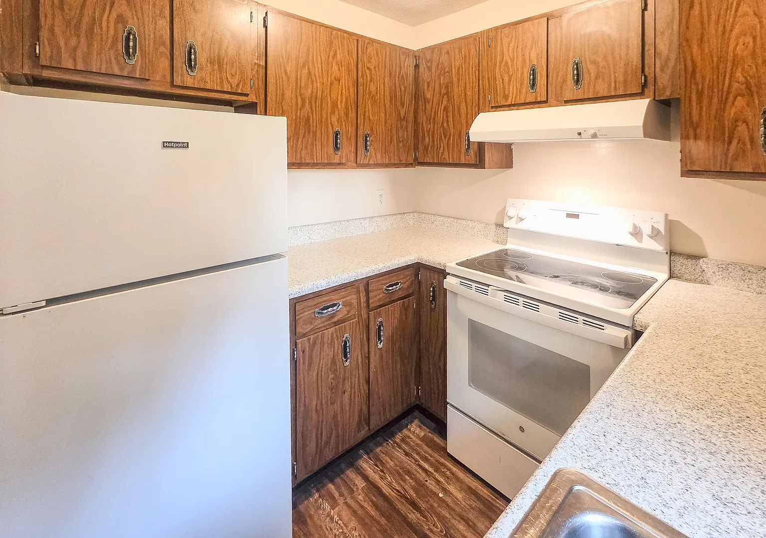 West Knoxville 37919 - Charming Townhome in West Knoxville! Available Now! 2 Bedroom, 1.5 Bath. — Photo 3