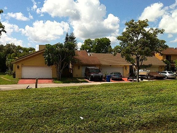 2nd image of 305 Vista Isles Dr