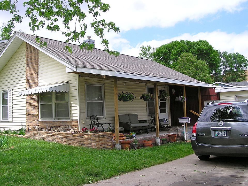 1st image of 1007 E Saint Clair St