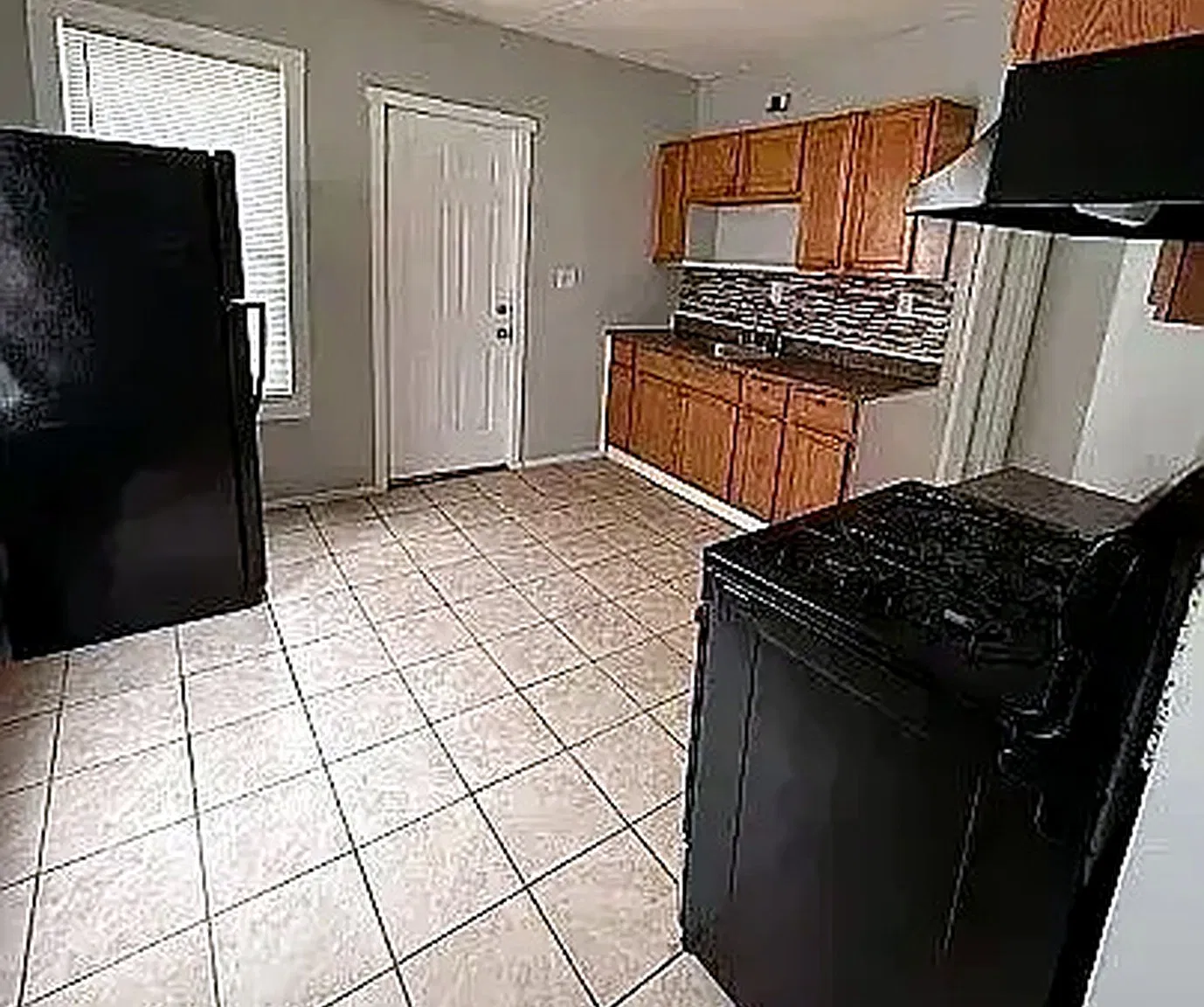 2 bed, 850 sqft, $1,700 — Photo 1