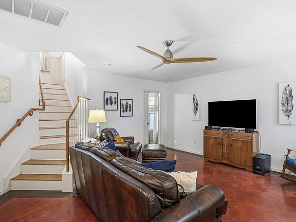 4th image of 334 Haupt