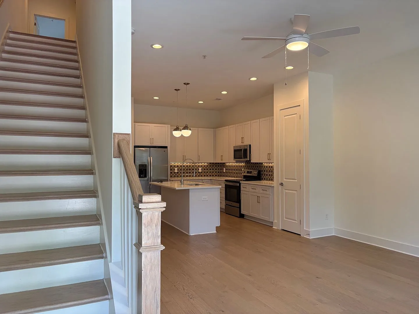 Beautiful 2/2.5 townhome near downtown Franklin available! — Photo 2