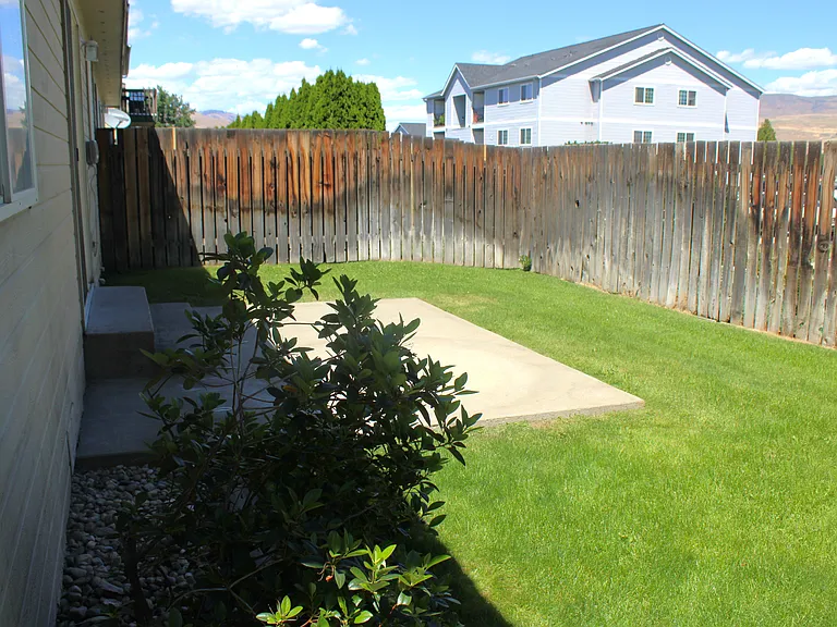 1386 Brown St #B — Photo 11