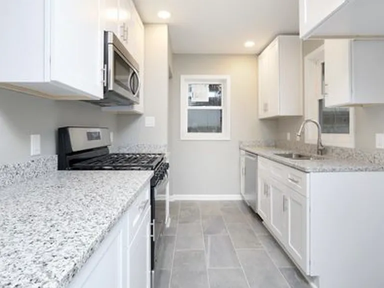 212 Thornton Ave — Photo 15