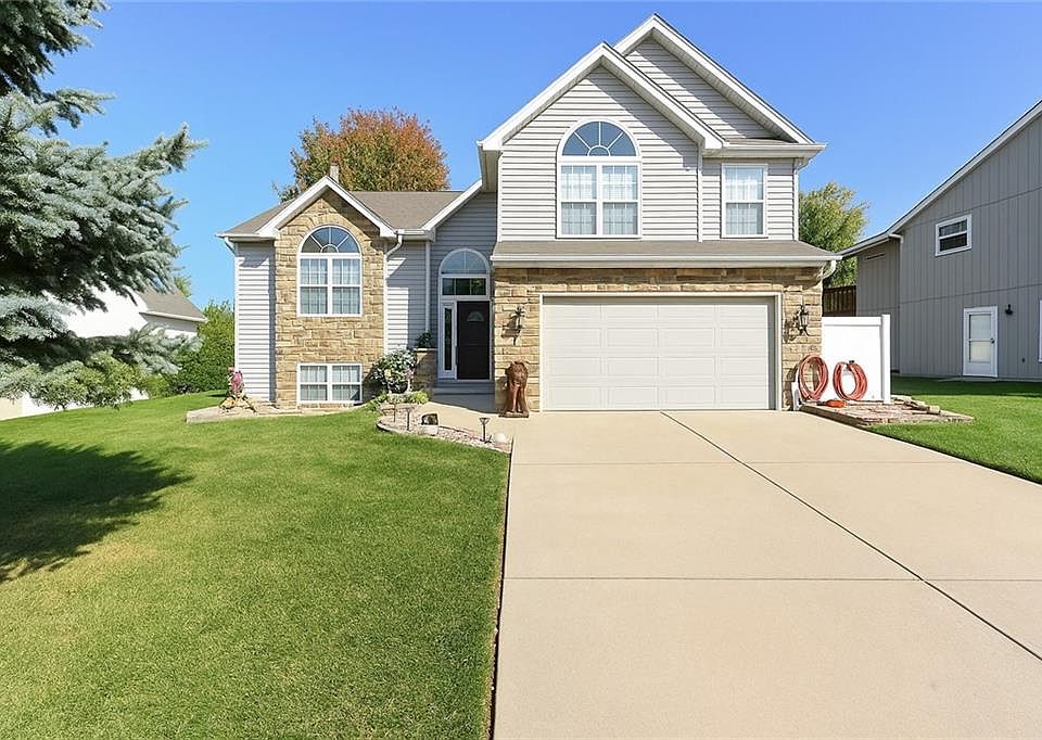 1st image of 13648 W 129th Pl