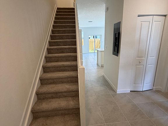 5th image of 1098 SE 3rd St