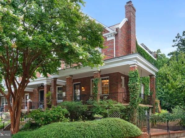 2120 Huidekoper Pl NW, Washington, DC 20007