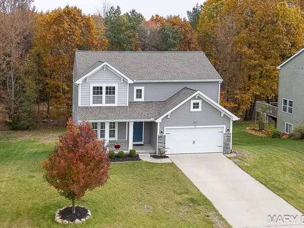 9330 Pier Pl, West Olive, MI 49460