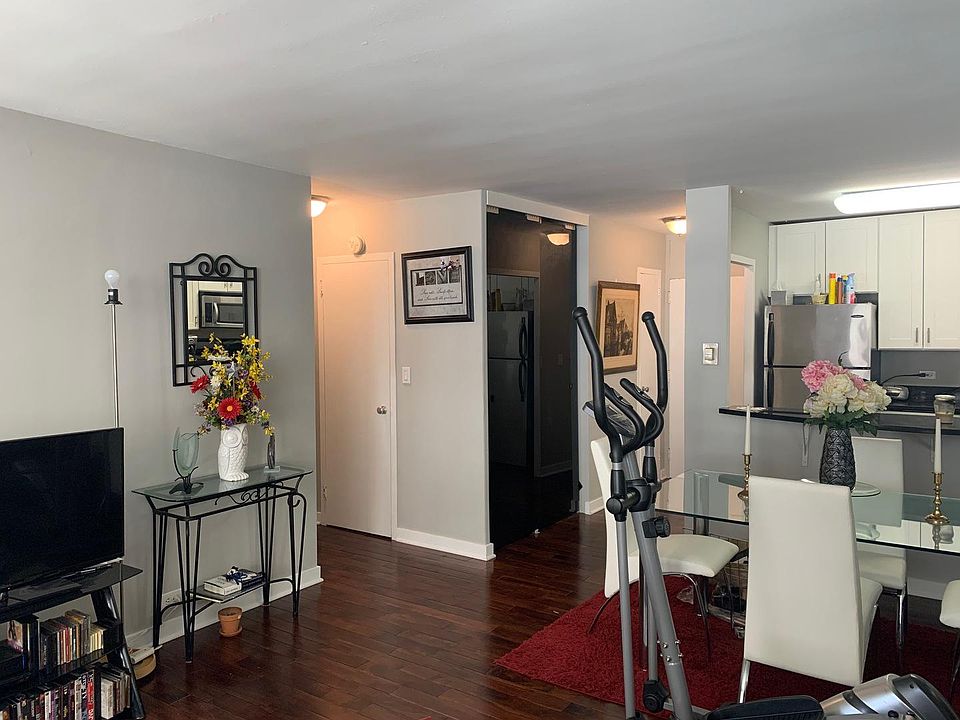 2nd image of 129 E Bellevue Pl APT 903E