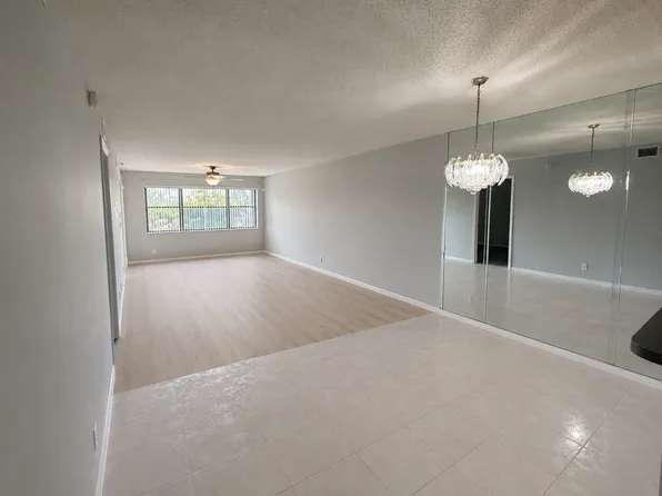 4693 Lucerne Lakes Blvd E, Lake Worth, FL