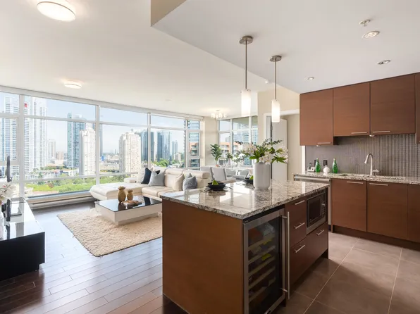 6168 Wilson Ave #1705, Burnaby, BC V5H 0B2