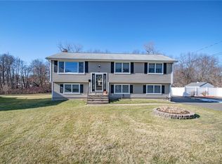 118 Carriage Hill Dr, Newington, CT 06111