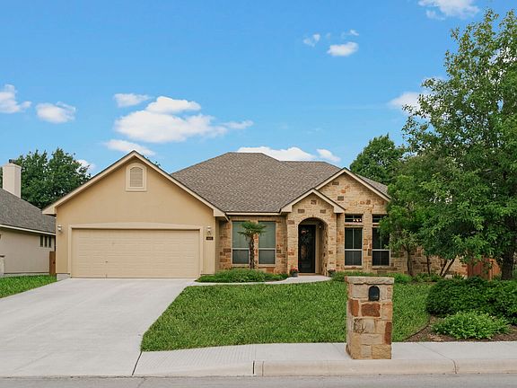 2nd image of 445 English Oaks Circle