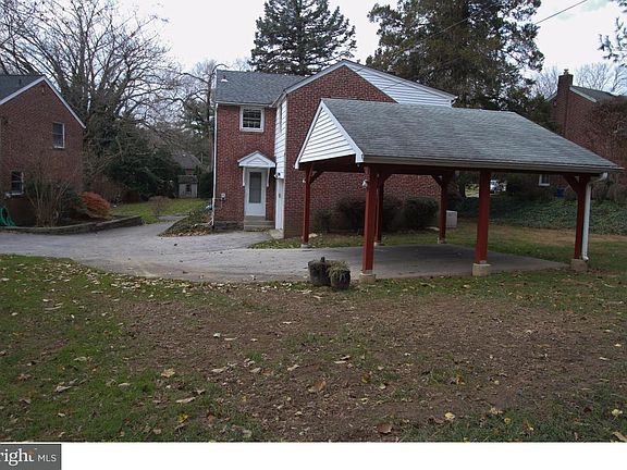 3rd image of 1007 Aikens Ln
