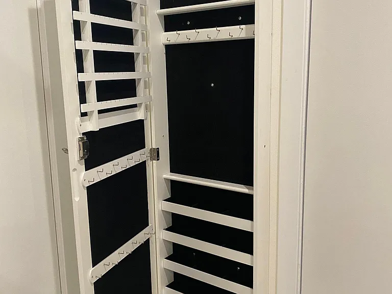 Jewelry cabinet