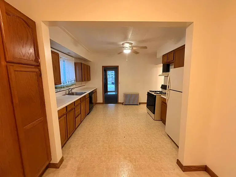 319 White St — Photo 4