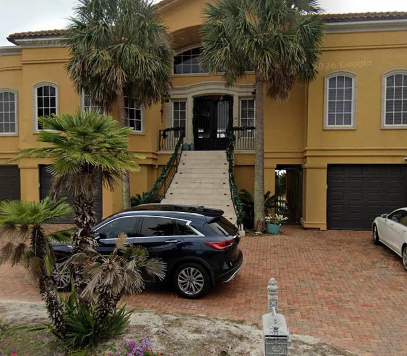 5 bed, 4200 sqft, $20,000 — Photo 1