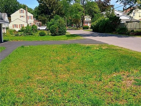 3rd image of 200 Garden City Dr