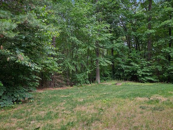 5th image of 320 Lincoln Cir
