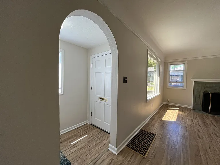 2417 N Rosa Parks Way — Photo 26
