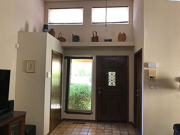 4th image of 7 Pheasant Hill Dr NE #7