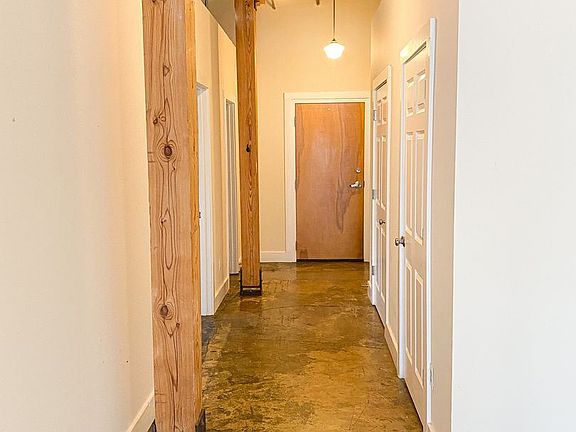 4th image of 130 Boulevard NE APT 6