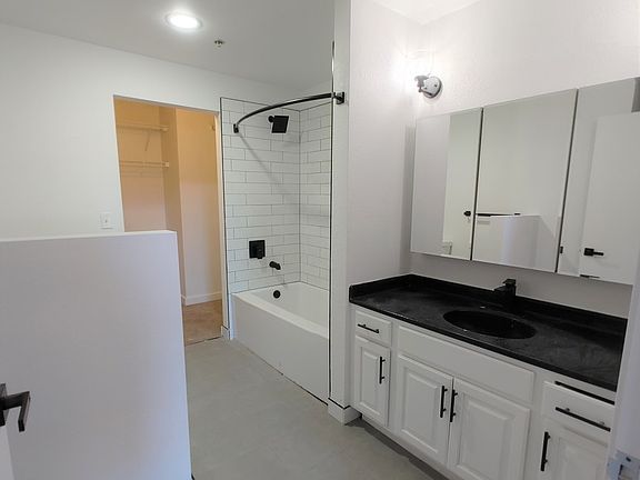 5th image of 934 Broadway St #202