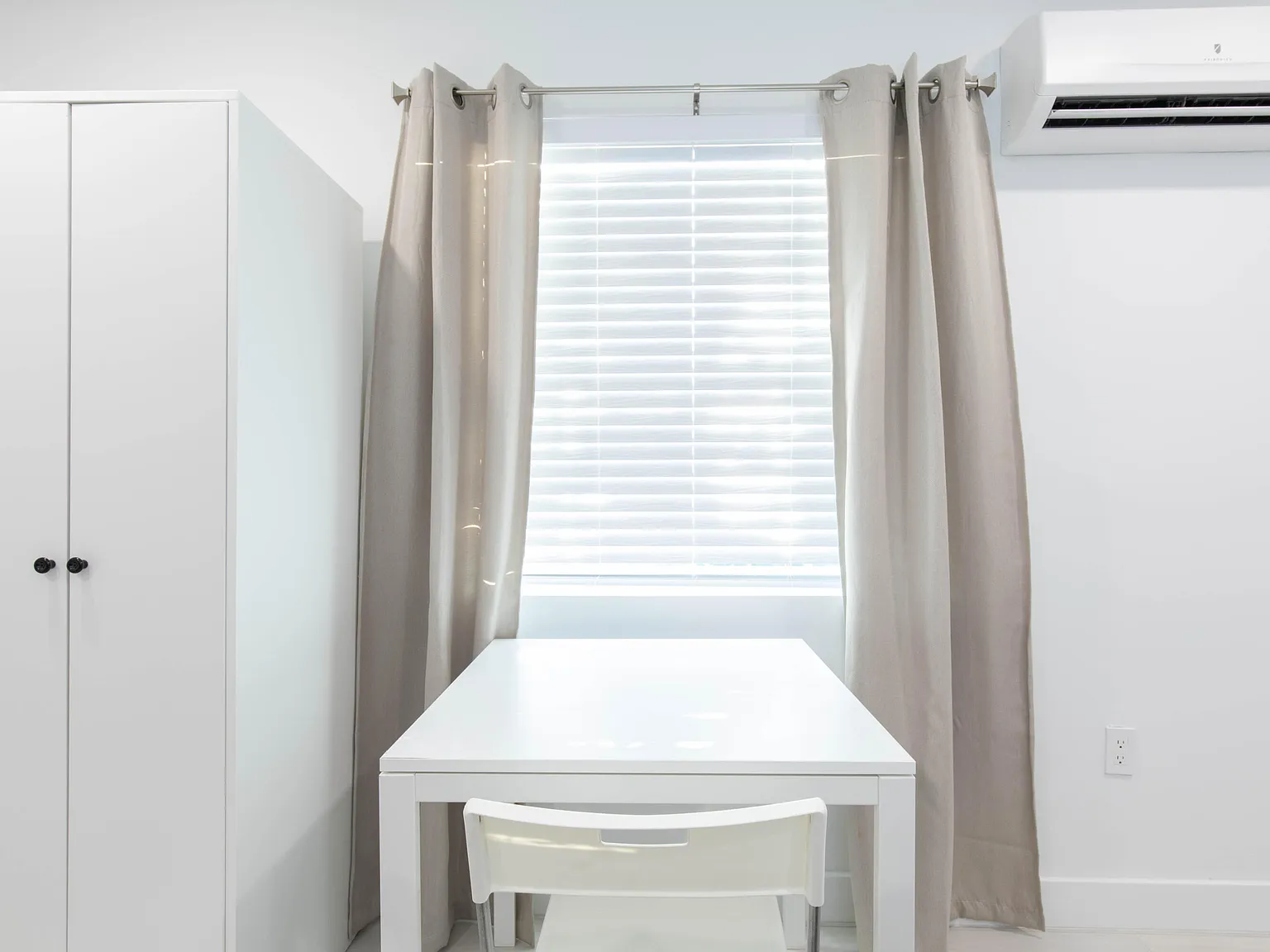 Studio, 1.0 bath, 250 sqft, $1,200 — Photo 4