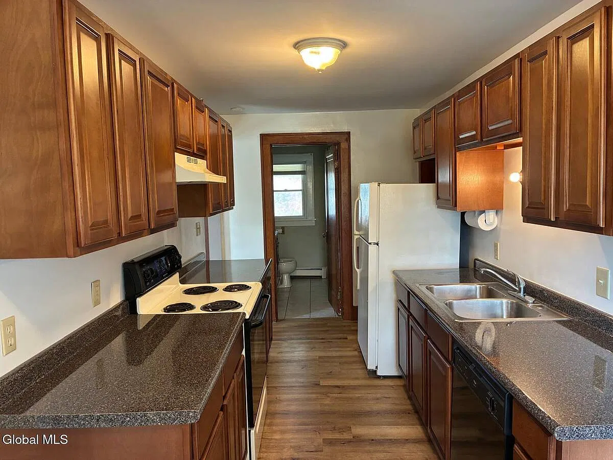 2 bed, 1.0 bath, 800 sqft, $950 — Photo 3
