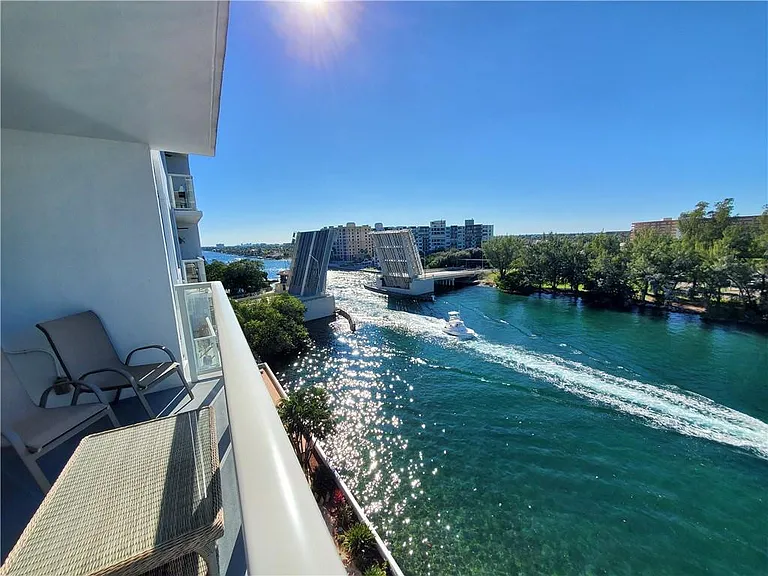 1401 N Riverside Dr #807 — Photo 6