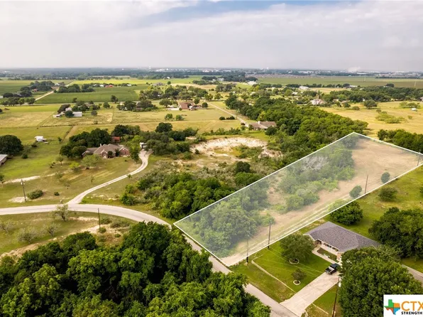 402 Oak Springs Dr, Seguin, TX 78155