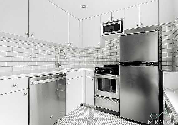 3rd image of 132 E 45th St APT 12B