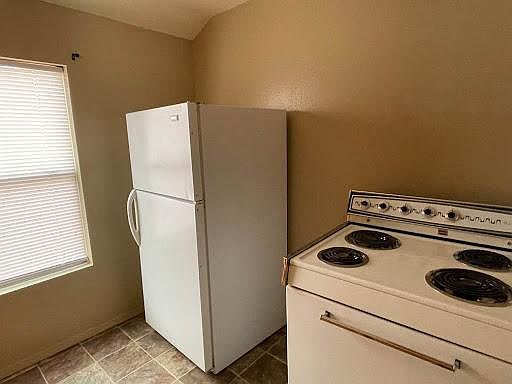 3rd image of 304.5 S Abilene Ave