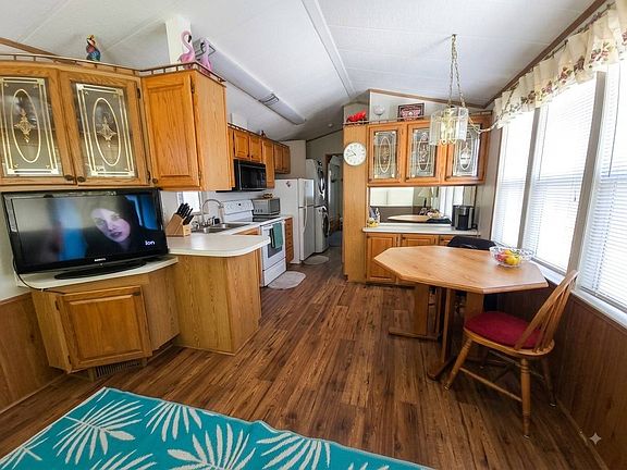 3rd image of 2626 N East Hwy #70-57