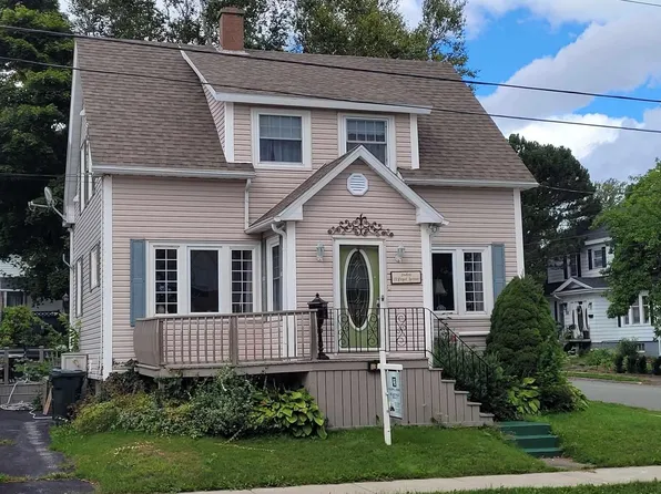 31 Royal Ave, Sydney, NS B1P 4M1
