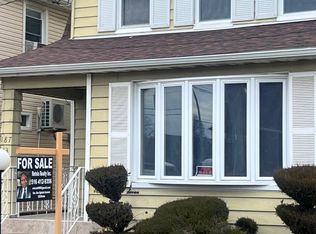 18713 Quencer Rd, Saint Albans, NY 11412