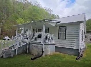 1022 Dry Tripe Rd, Grundy, VA 24614