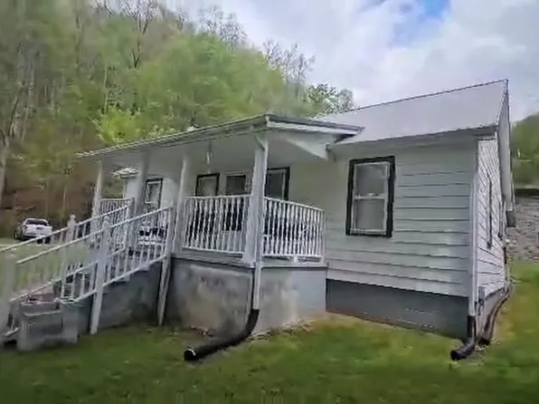 1022 Dry Tripe Rd, Grundy, VA 24614