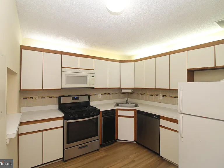 7 Joyner Ct — Photo 3