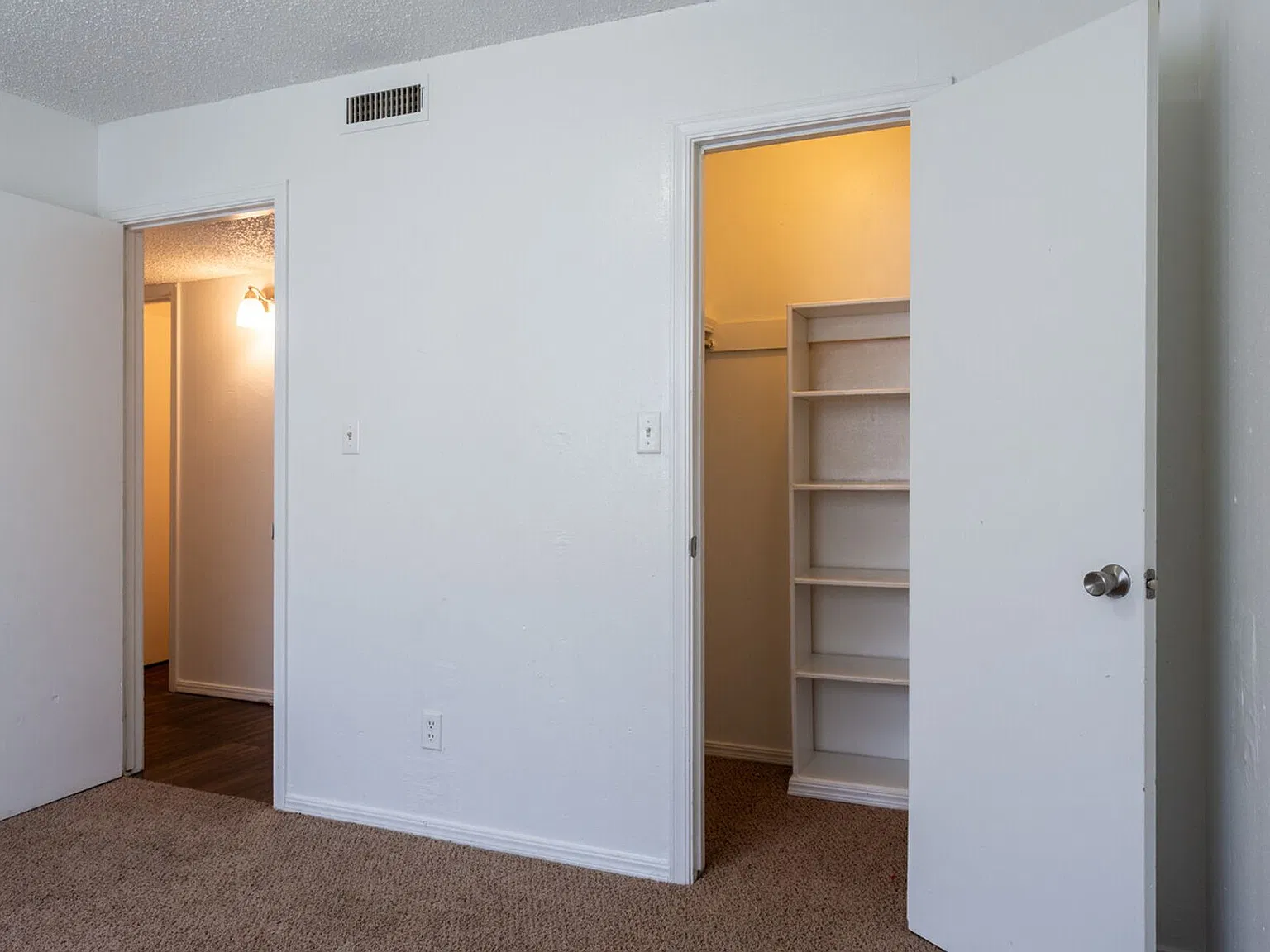 Sandpiper Apartments — Photo 4
