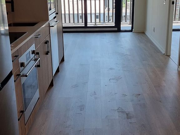 5th image of 109 Erskine Ave #1204