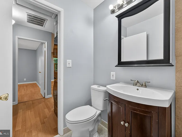 2812 S Wakefield St #D — Photo 23