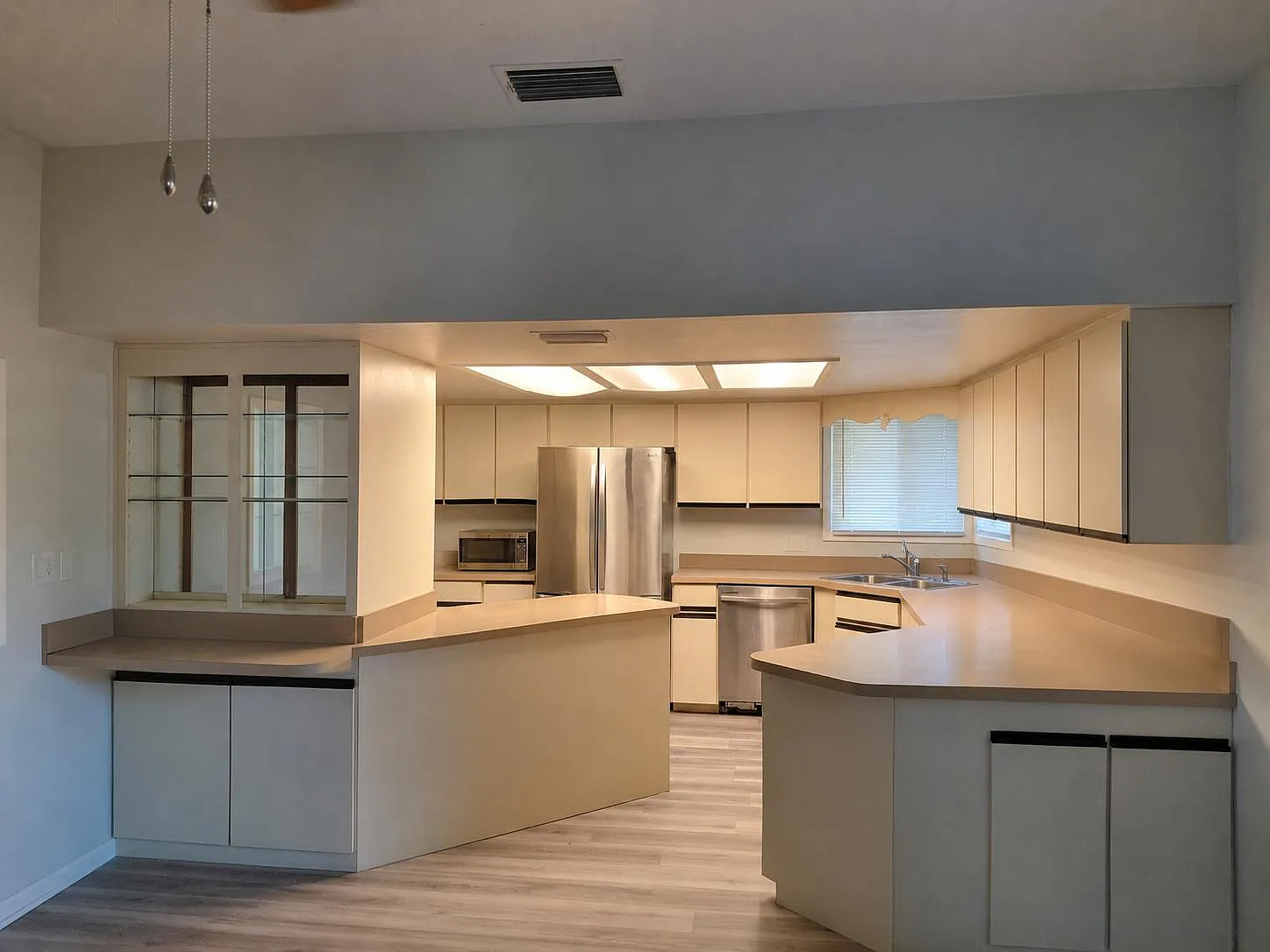 4 bed, 2.0 bath, 1758 sqft, $1,183 — Photo 3
